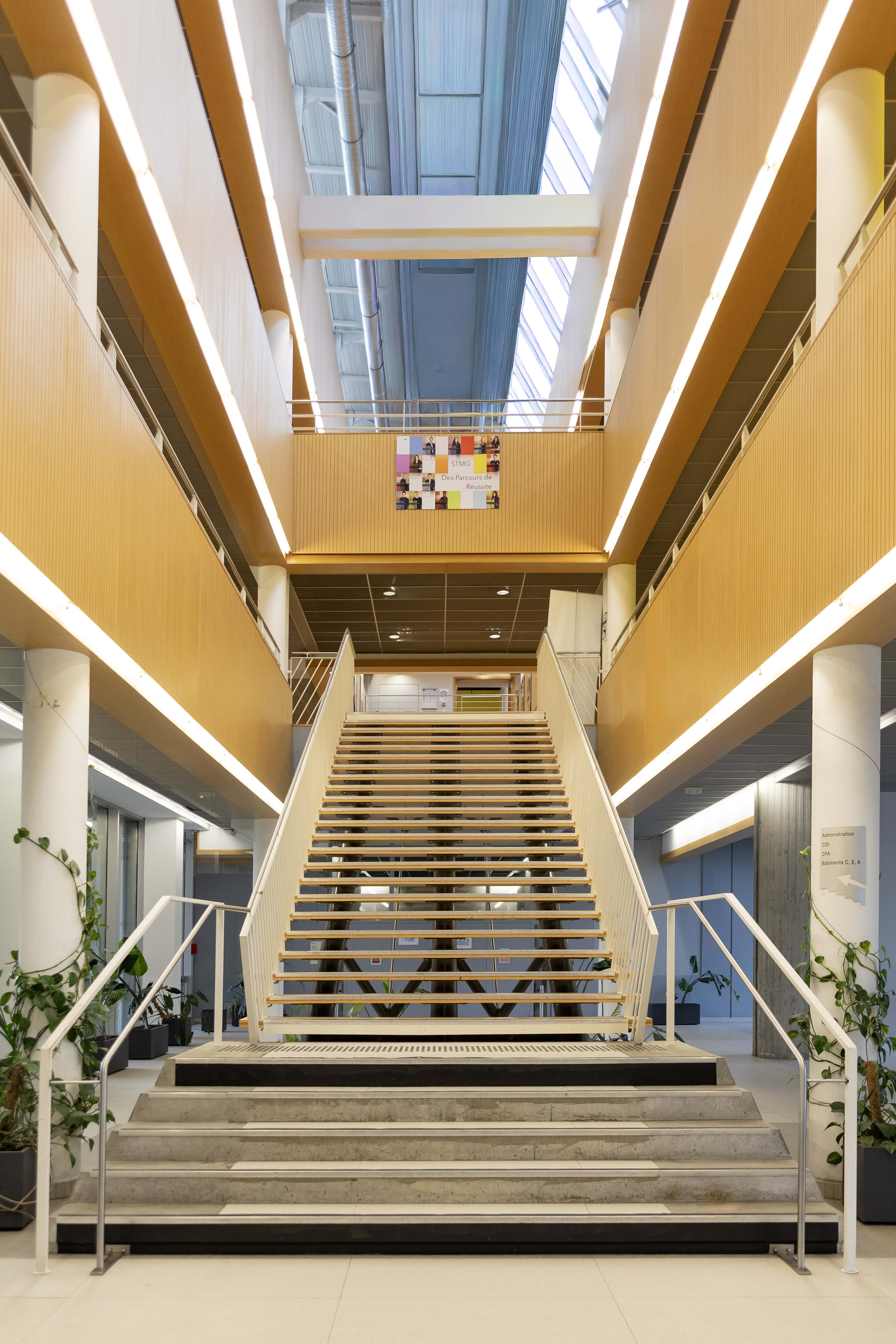 Vue de l'escalier batiment c